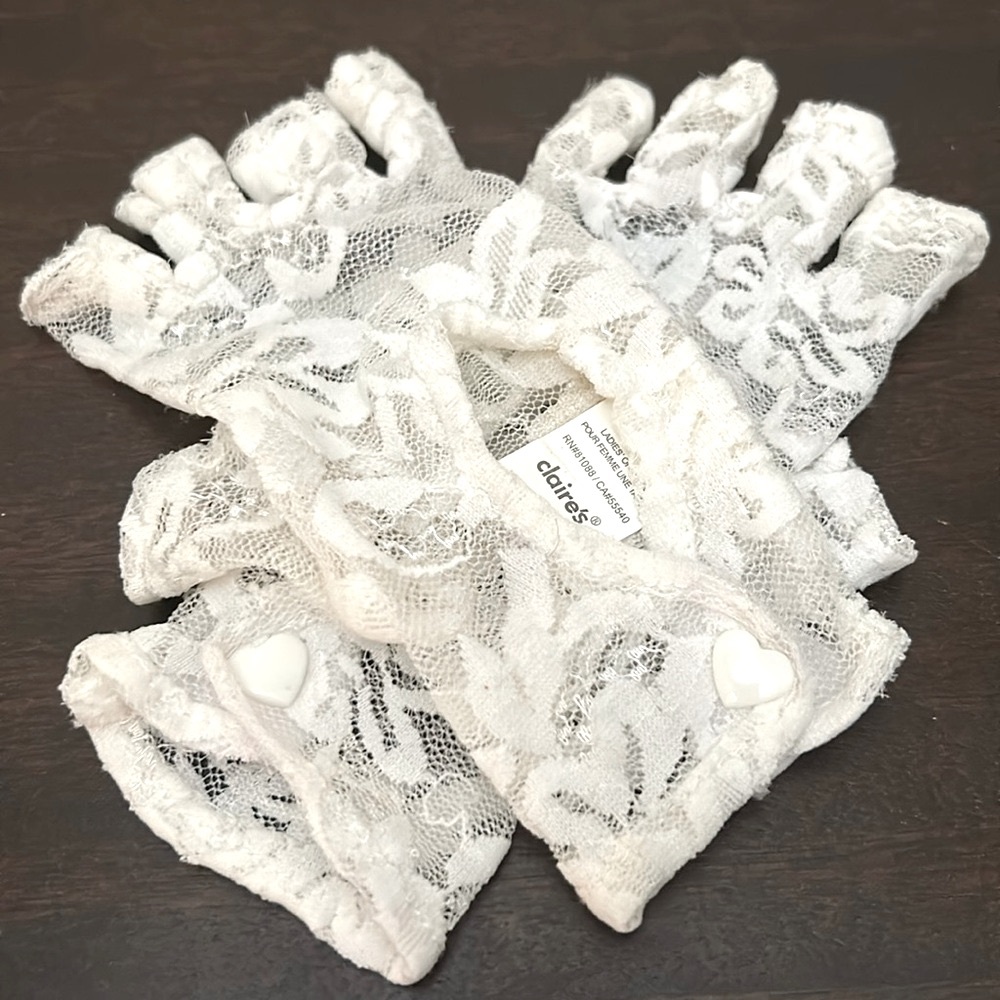 🤍 Claire's Icing White Lace Like Fingerless Gloves NWOT